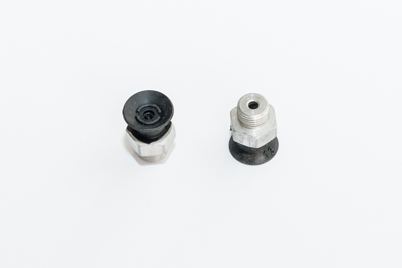 Lapos vákuumkorong, D= 15 mm, Csatlakozó külső menet 1/8" vulkanizált, NBR fekete