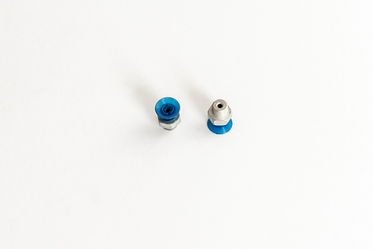 Lapos vákuumkorong, D= 15 mm, Csatlakozó külső menet 1/8" vulkanizált, SI kék