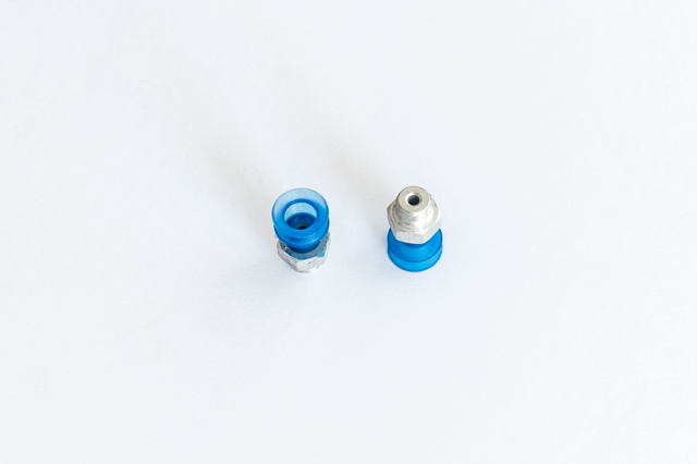 Harmonikás vákuumkorong, D= 15 mm, 1,5 redős, Csatlakozó integrált külső menet 1/8 vulkanizált, SI kék