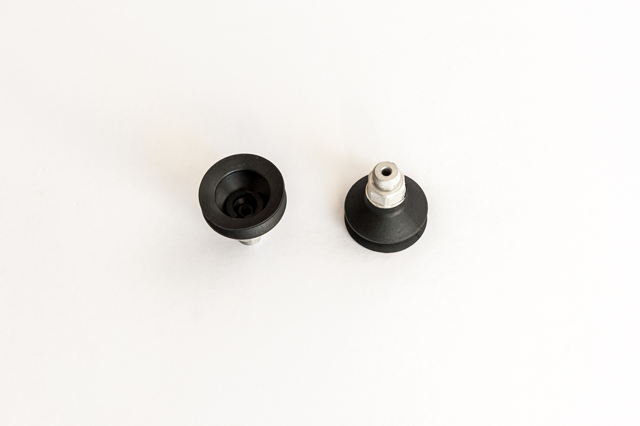 Harmonikás vákuumkorong, D= 40 mm, 1,5 redős, Integrált csatlakozó külső menet 1/4" vulkanizált, NBR