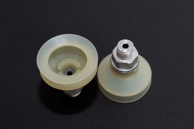 Harmonikás vákuumkorong, D= 40 mm, 1,5 redős, Integrált csatlakozó külső menet 1/4" vulkanizált, PU