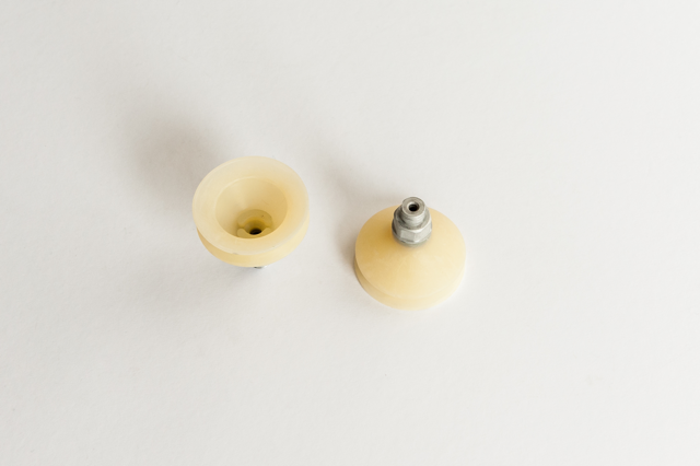 Harmonikás vákuumkorong, D= 55 mm, 1,5 redős, Integrált csatlakozó külső menet 1/4" vulkanizált alumínium, PU átlátszó 70° Shore