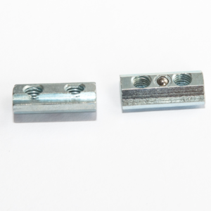 Horonyanya, univerzális, becsúsztatható, Hossz: 20 mm, Menet: 2 x M5 belső menet, távolság: 10 mm, acél