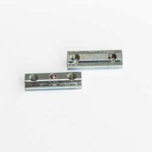 Horonyanya, univerzális, becsúsztatható, Hossz: 30 mm, Menet: 2 x M5 belső menet, távolság: 20 mm, Acél