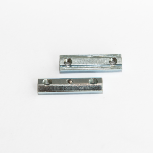Horonyanya, univerzális, becsúsztatható, Hossz: 35 mm, Menet: 2 x M5 belső menet, távolság: 25 mm, Acél