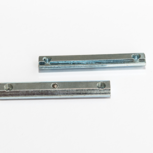 Horonyanya, univerzális, becsúsztatható, Hossz: 60 mm, Menet: 2 x M5 belső menet, távolság: 50 mm, acél