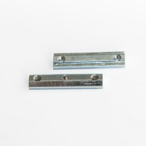 Horonyanya, univerzális, becsúsztatható, Hossz: 45 mm, Menet: 2 x M5 belső menet, távolság: 35 mm, acél